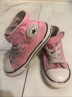 Converse Kids Pink High-Top Sneakers with Gray Laces Used size 8 pink colok